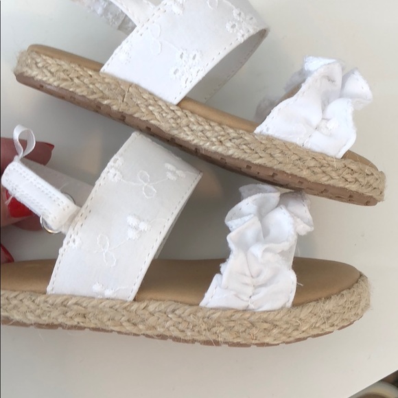 NWOT OshKosh white ruffle Eyelet summer Sandals - Picture 3 of 8